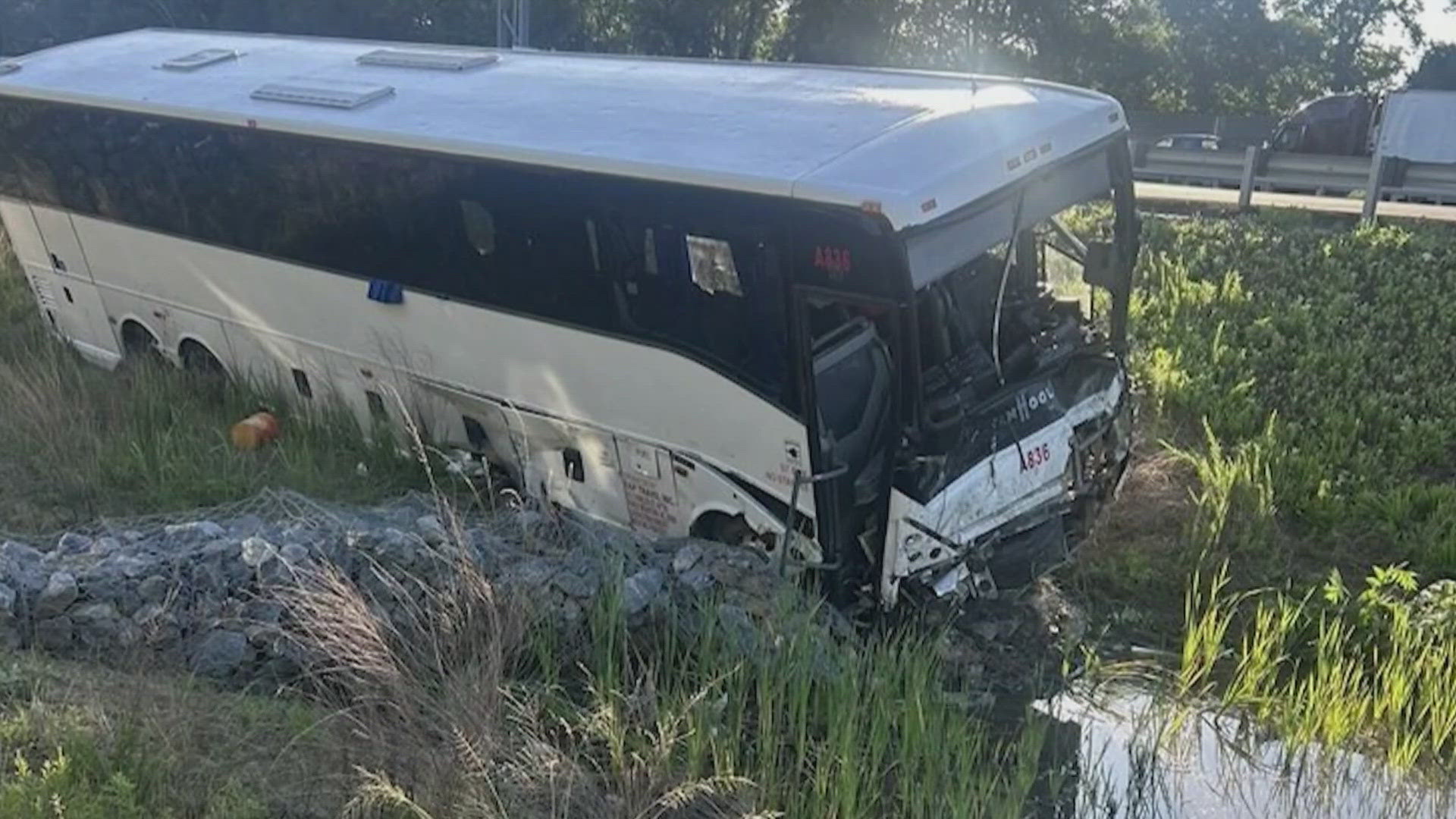 5 dead in Virginia after bus fails to slow in work zone traffic