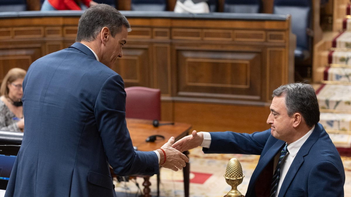 El PSOE enfría una posible ruptura con el PNV y enmarca su giro contra ...