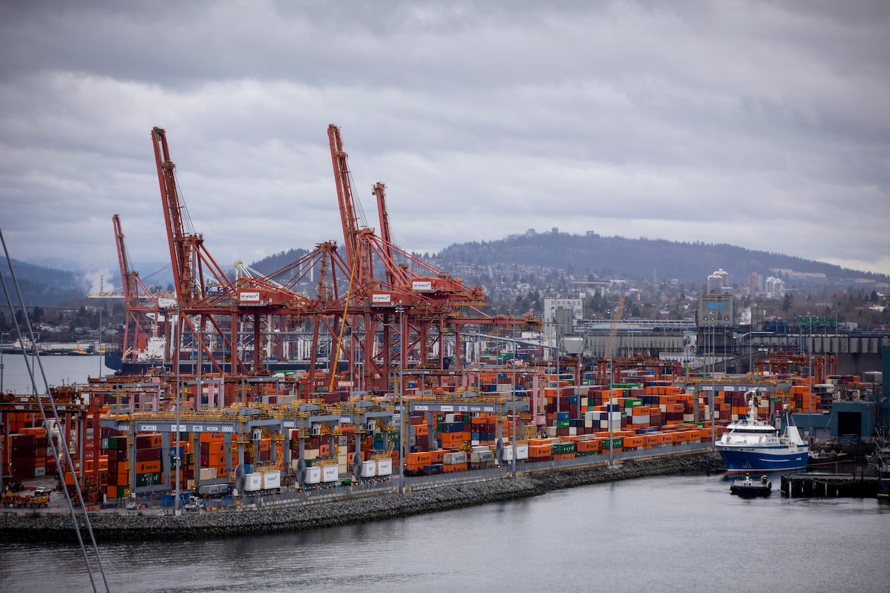 Canada slipped into a technical recession on an annualized basis as ...