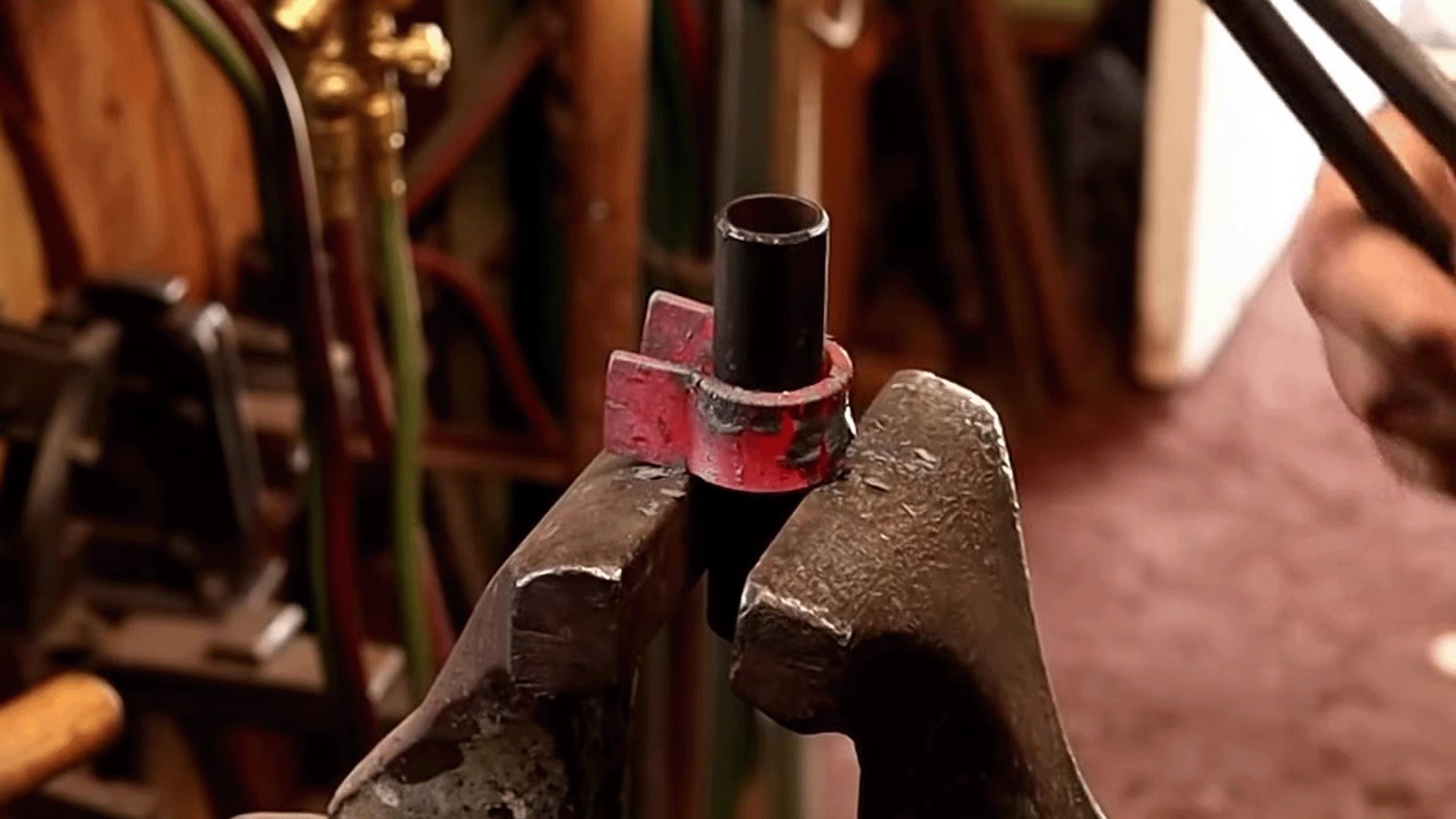 Forging a pipe lock