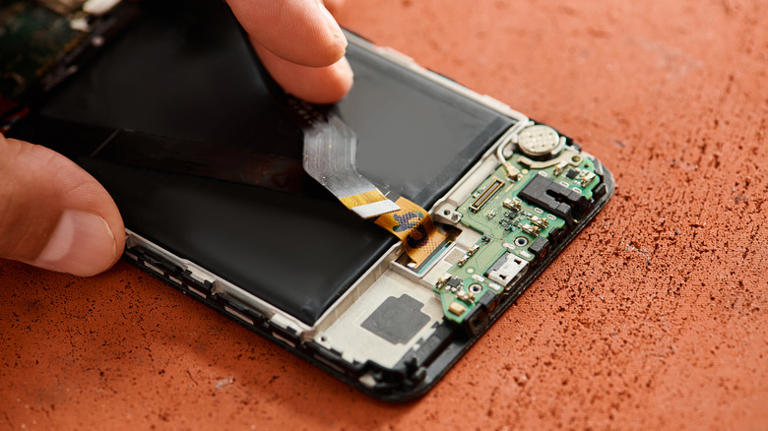 How to fix the red lines on your Android phone screen