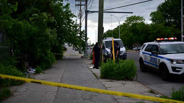 Police search for suspects after reckless shooting hits Brooklyn bus