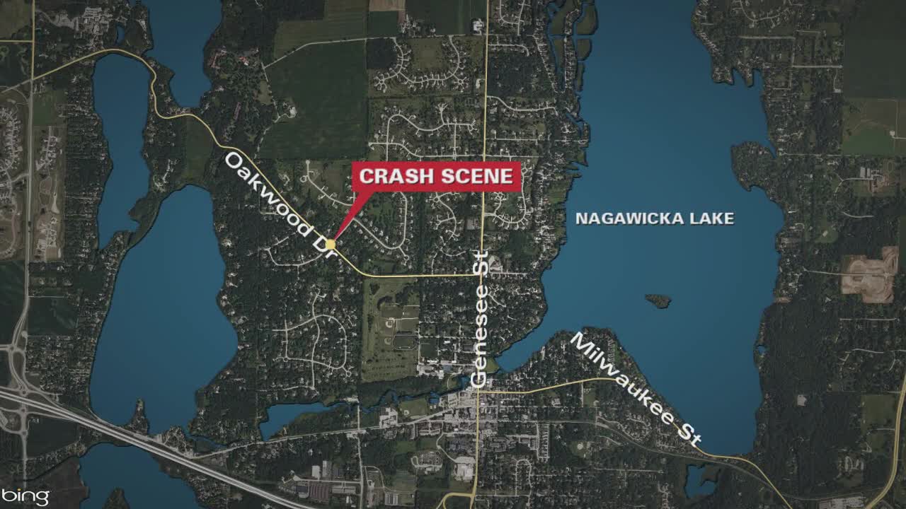Delafield crash, fire; bystanders pull 4 people from vehicle