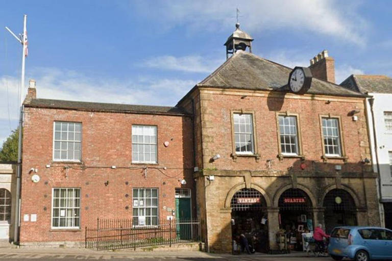 'Strong support' to merge Somerset town with nearby village