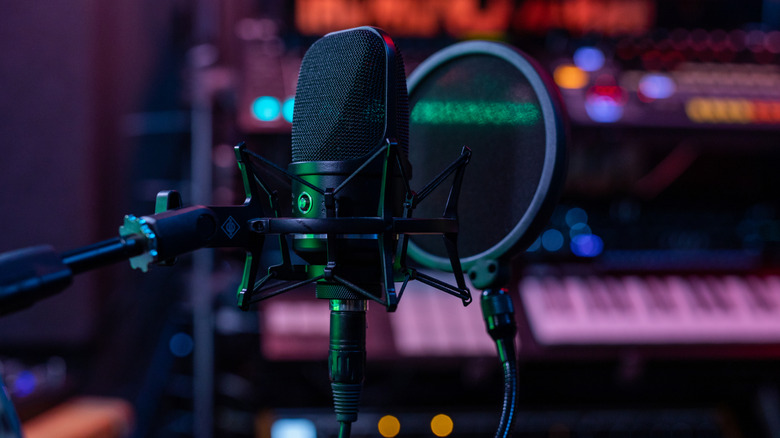 10 podcasts for tech enthusiasts to listen to