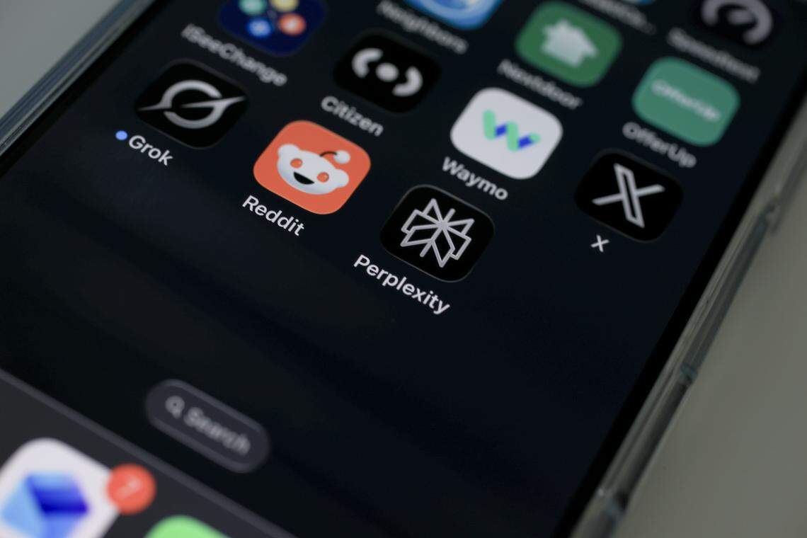 Why experts say you should wait to check your phone in the morning