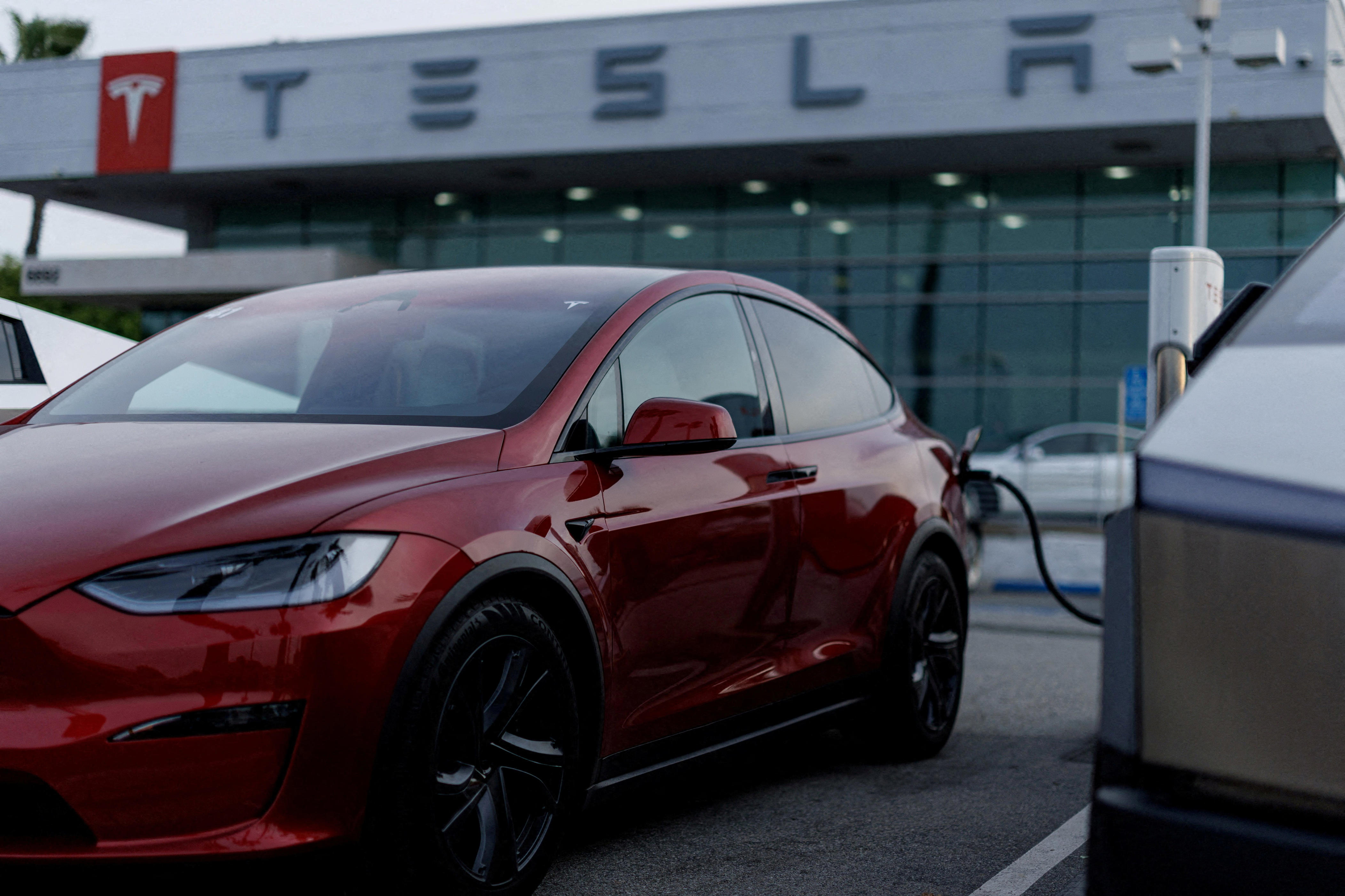 Driver, 87, dies after Tesla on Autopilot mode crashes into pond