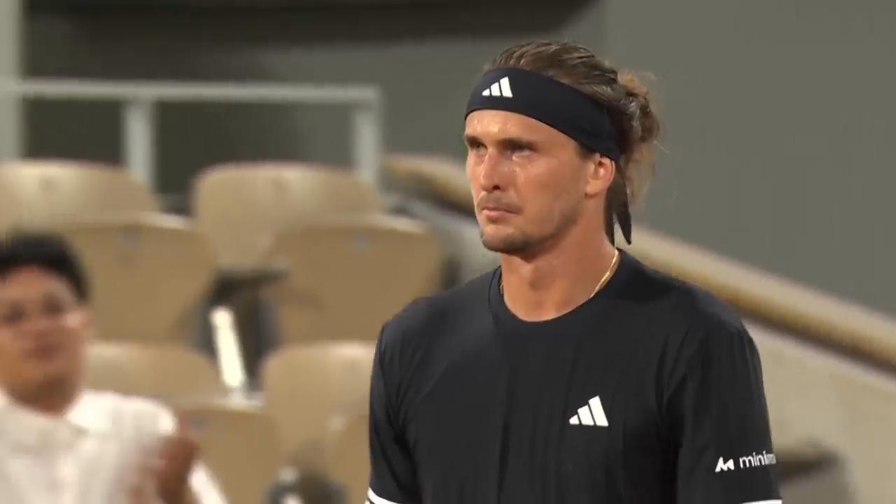 No. 2 seed Zverev edges past Halys to reach French Open 4th round