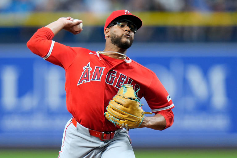 Yandy Díaz hits two home runs as the Rays beat the Angels 8-5