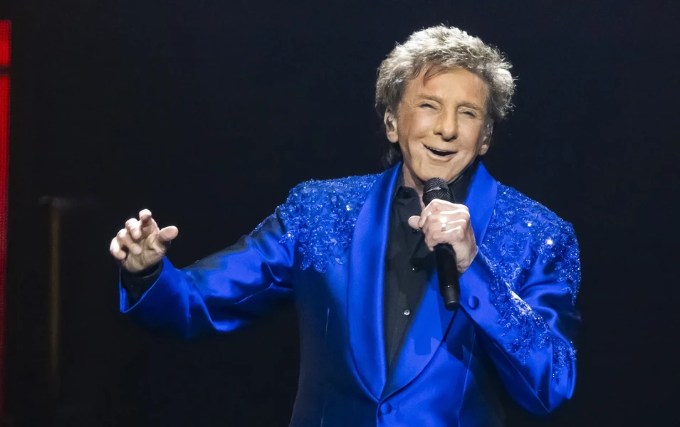 Barry Manilow denies Botox use, details facelift and cancer recovery