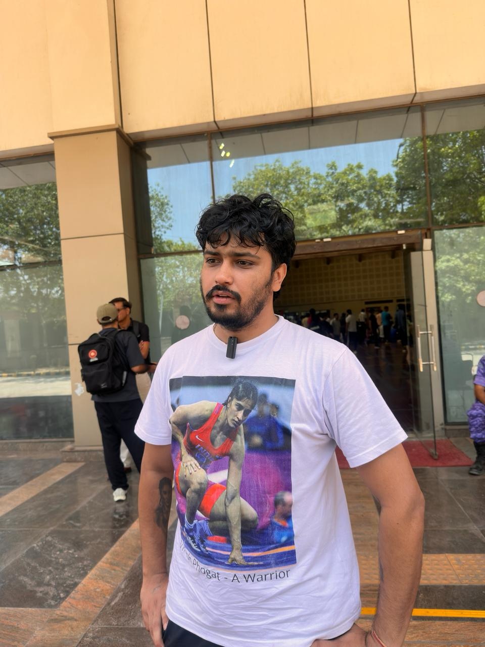 Don't forget Vinesh Phogat: Superfan inks wrestler's face before Asian ...