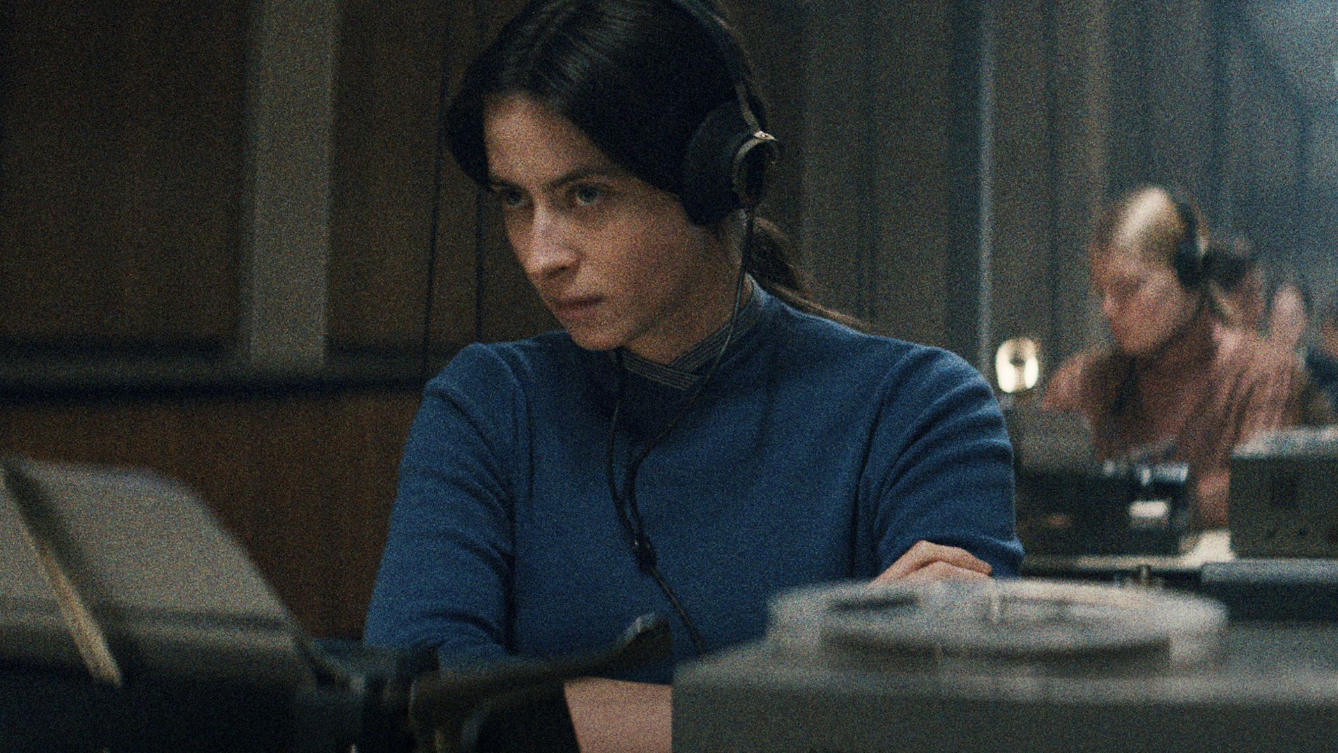 Apple TV's new sci-fi thriller spin-off debuts interstellar Rotten ...