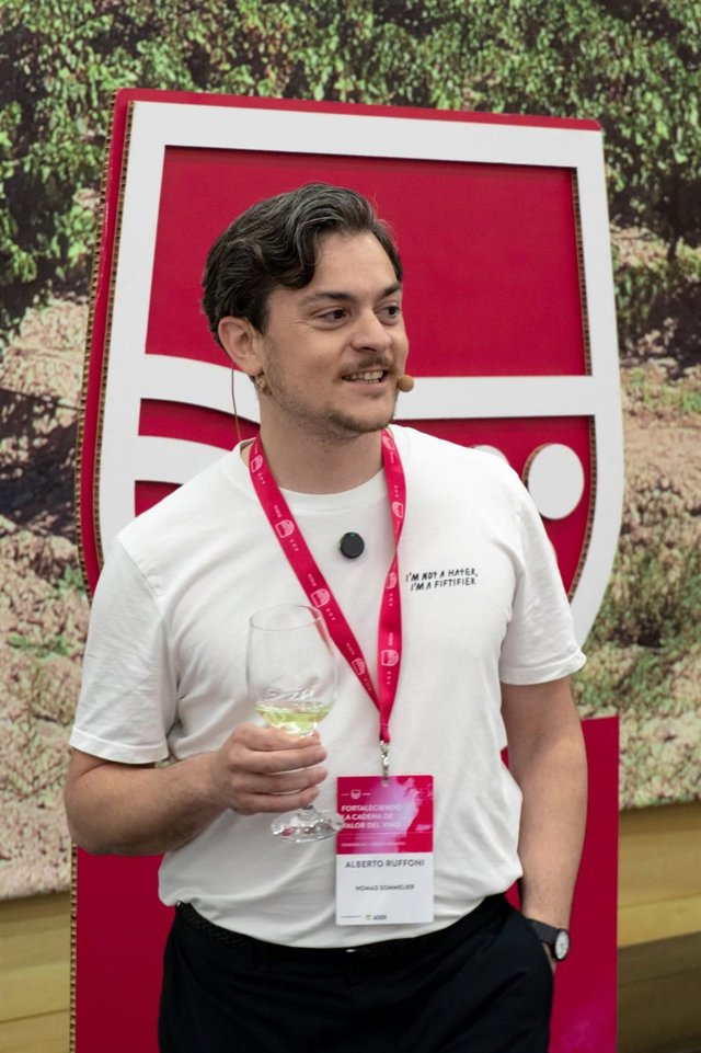 Sommelier apela a la necesidad de hacer vinos ricos porque no se está ...