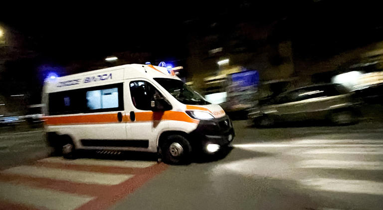 Scontro tra moto nella notte, morti due ragazzi di 24 e 25 anni