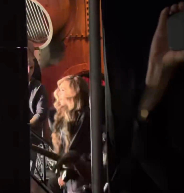 Beyoncé spotted jamming out, supporting Jay-Z at Philadelphia preview event