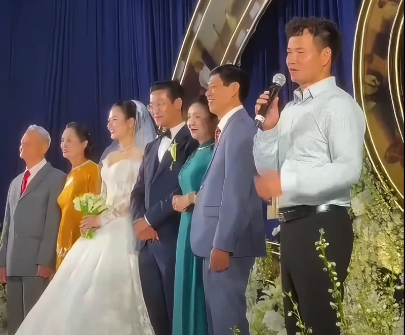 Cục trưởng Xuân Bắc, Phương Oanh dự đám cưới Việt Hoa