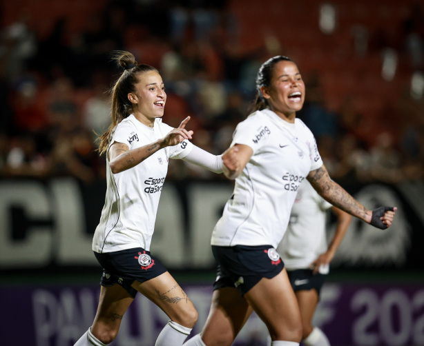 Corinthians vence o Palmeiras no fim do jogo e avança para próxima fase ...