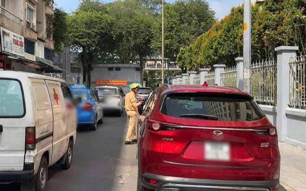 TPHCM xử lý hơn 21.700 trường hợp dừng, đỗ xe sai quy định trong gần 1 tháng