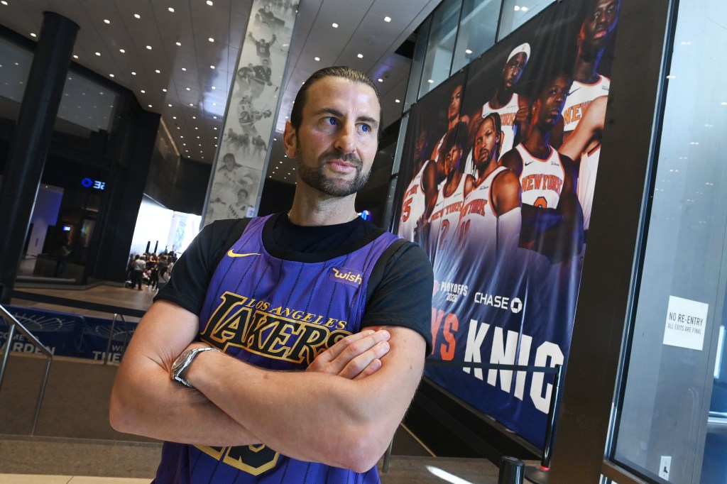 Ex-Knicks fan who sold his 'fanhood' on eBay and became Lakers devotee ...