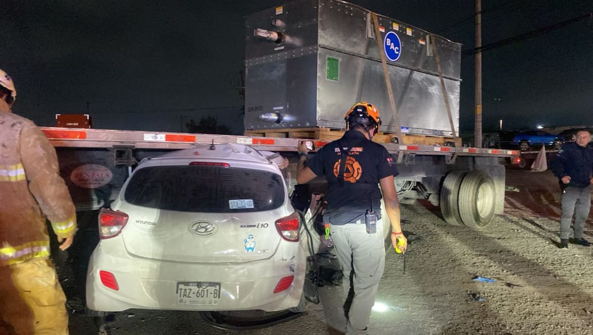 Muere conductor tras chocar contra plataforma de tráiler en carretera ...