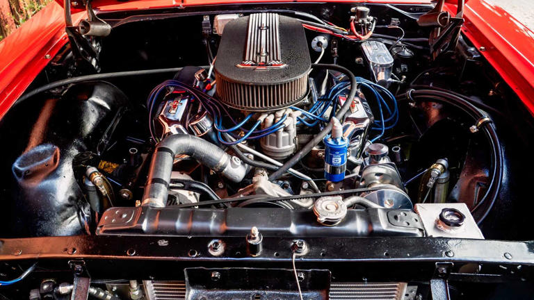 Ford's 427 side-oiler street car almost nobody saw race
