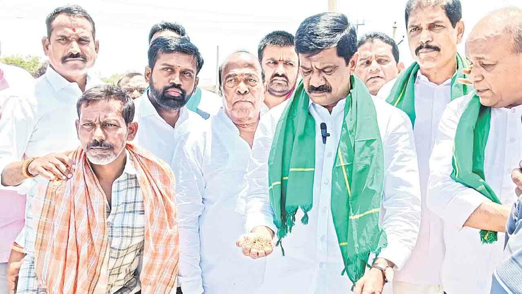 ధాన్యం తరలించకుంటే ధర్నా చేస్తాం