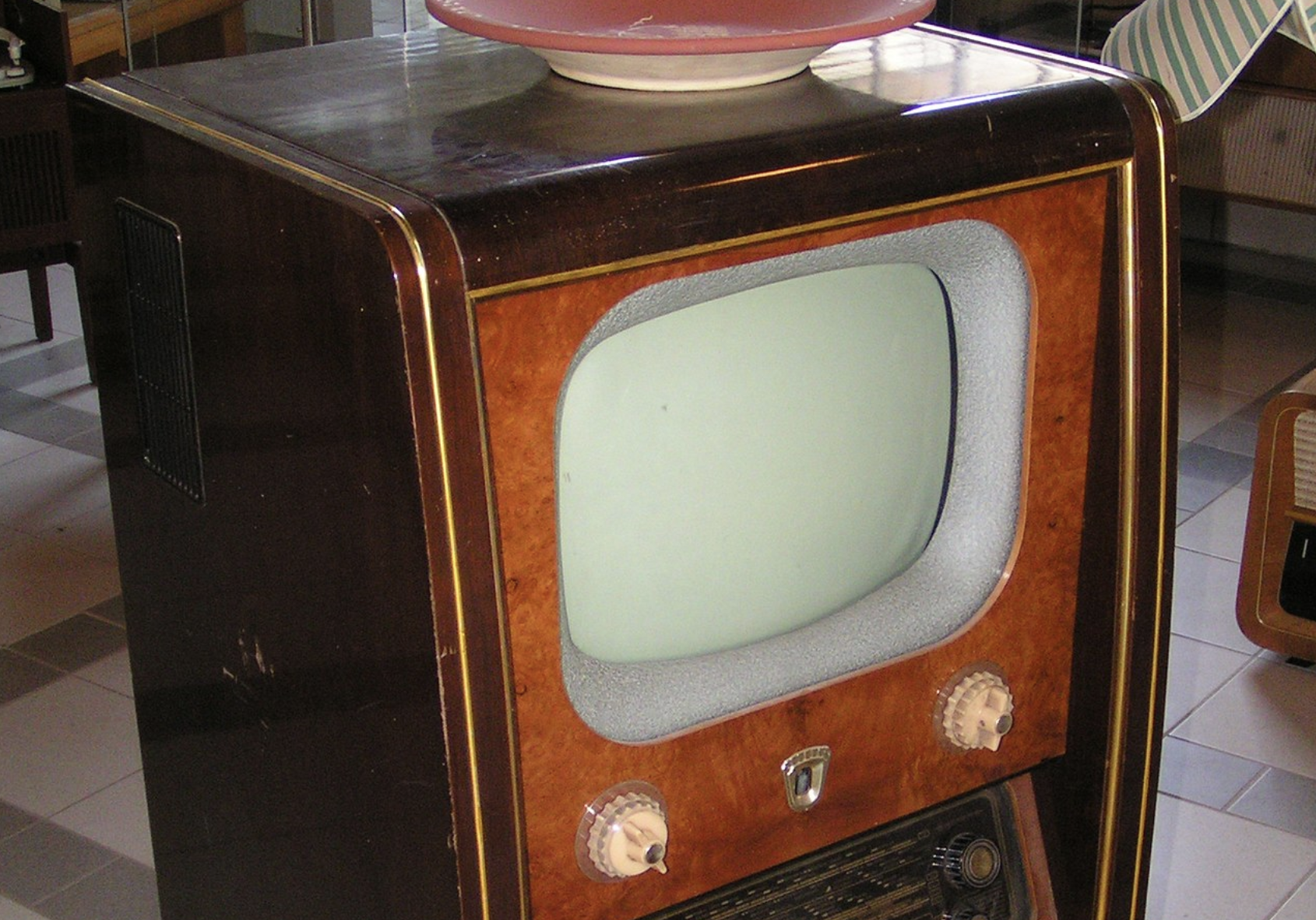 15 things in every American living room in 1975 — and why most are gone — free download