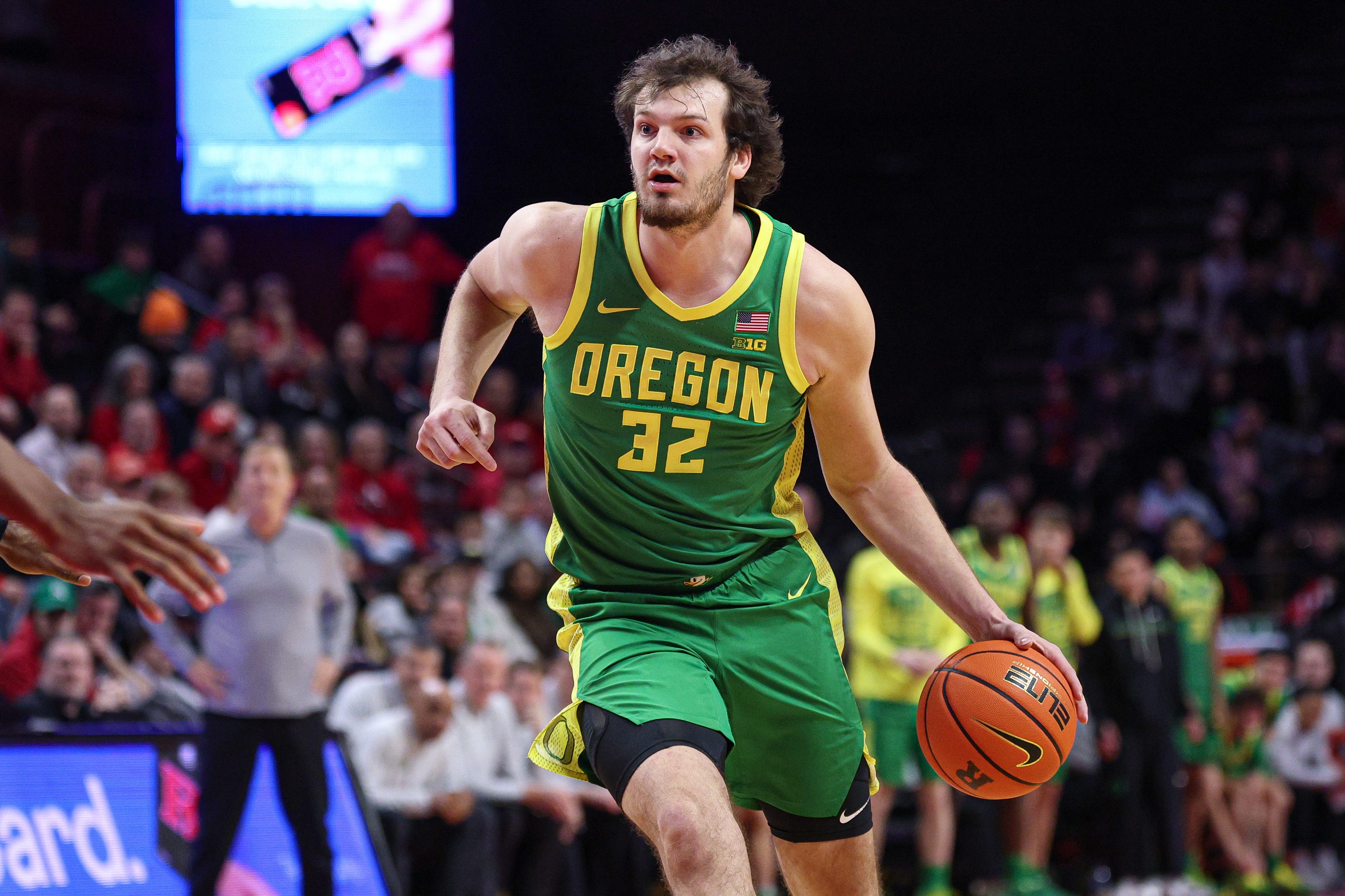 Former Oregon center Nate Bittle signs with the Toronto Raptors