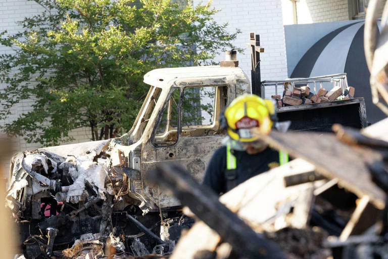Drill rig gathering soil samples hit gas line at site of Dallas ...