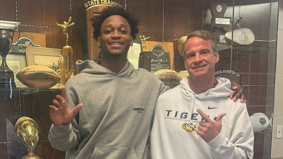 Top LSU recruit set to play football and basketball in Baton Rouge
