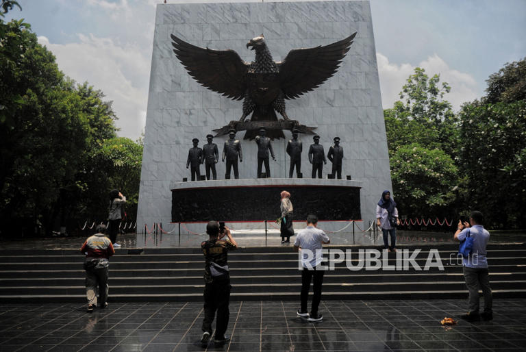Pancasila di pusaran zaman, menguji ketahanan menghadapi tantangan ...