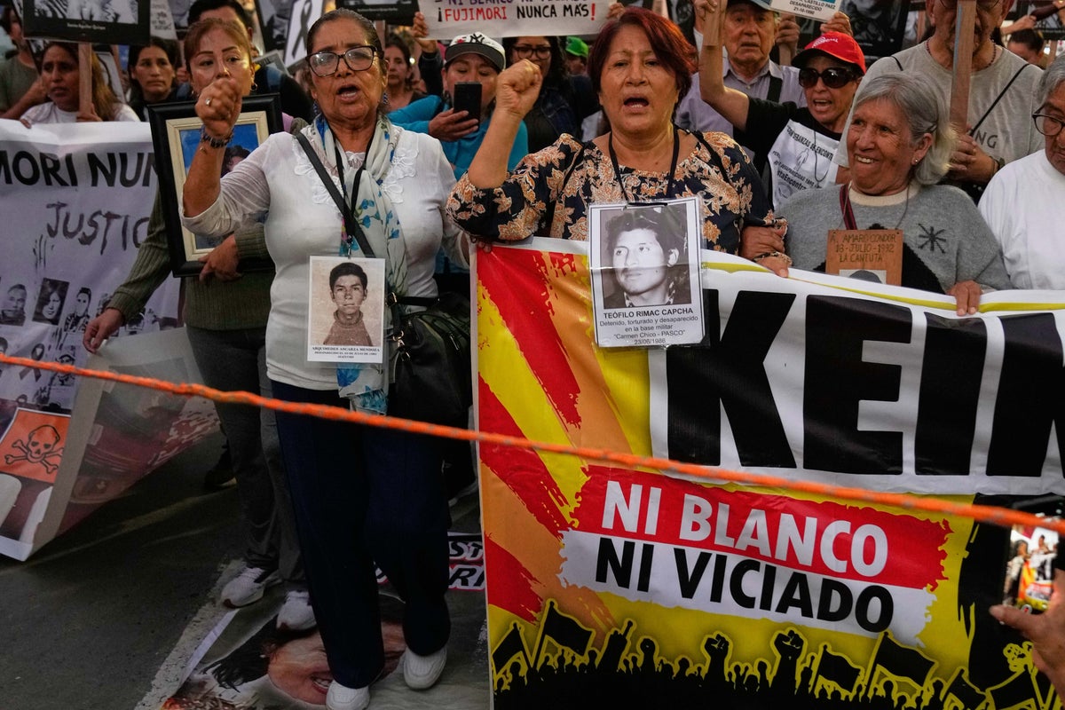 Cientos de peruanos marchan en Lima y piden "voto consciente" en ...