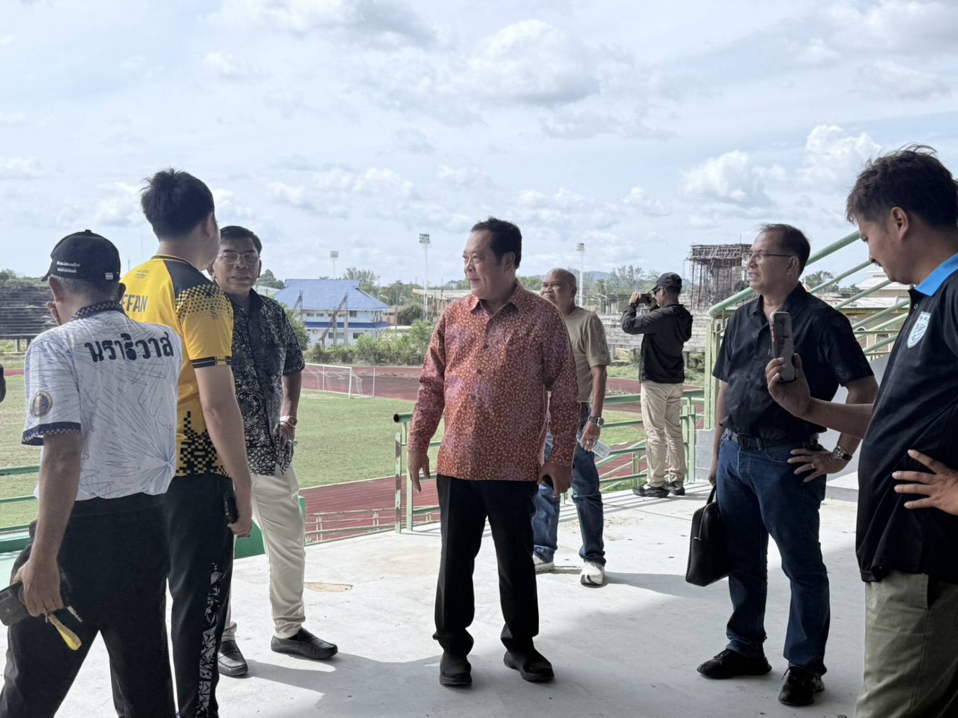 สนามบอล อบจ. 177 ล้าน 'ทวี' ตรวจ พบร้าง จี้รมว.กีฬาเร่งแก้ไข - กีฬา news from กรุงเทพธุรกิจ