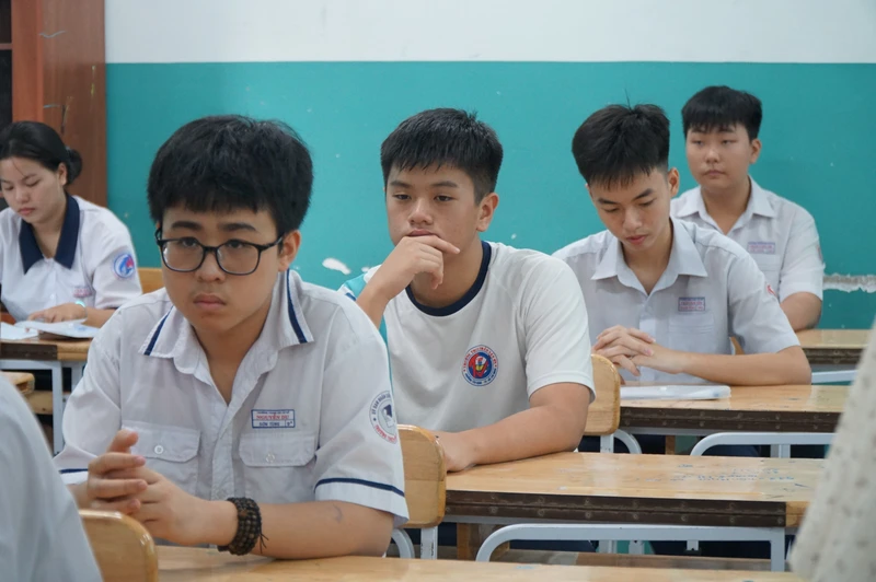 Hé lộ nhiều bất ngờ điểm thi vào lớp 10 ở TPHCM