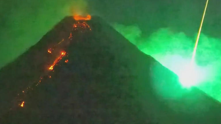 This screen grab from AfarTV video shows the moment a meteor strikes in the vicinity of an active volcano in the Philippines.(Afar.TV)