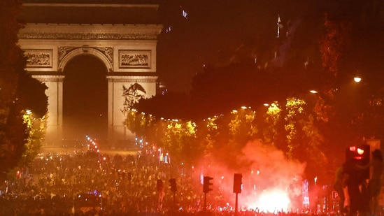 PSG Champions League victory turns chaotic: Shocking photos of violent ...