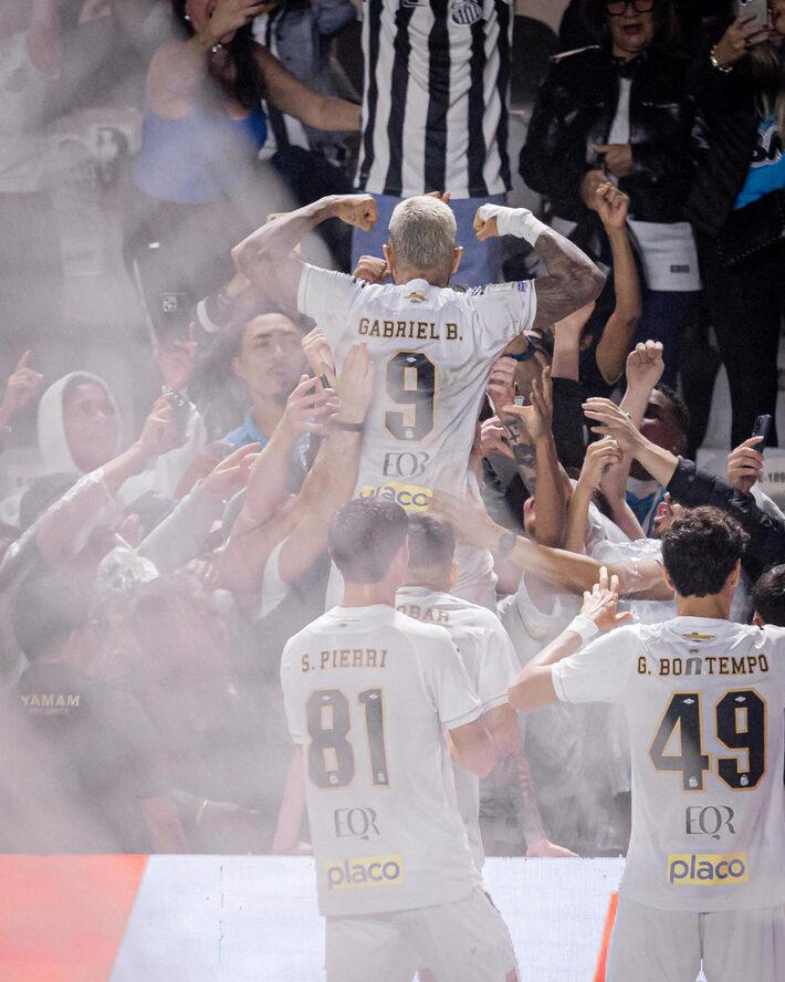 Santos é um dos times que abre o retorno do Brasileirão após a Copa. Foto: Raul Baretta/Santos FC
