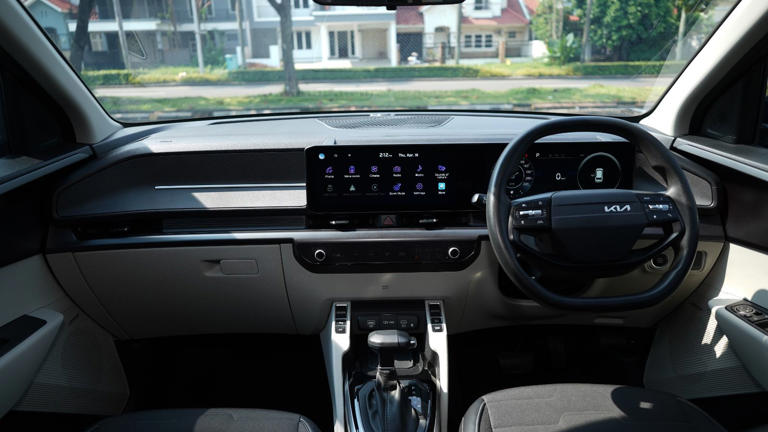 Fasilitasnya mantap, seperti ini fitur di Kia Carens varian tertinggi