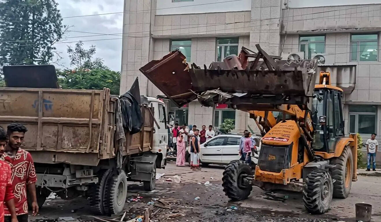 DMC clears illegal shops within AMCH campus