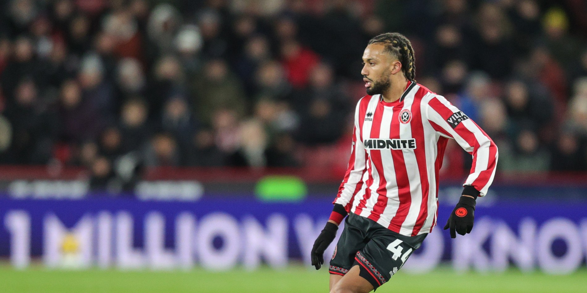 Fans gepikeerd na onverwacht vertrek Riedewald (ex-Antwerp), stafleden ...