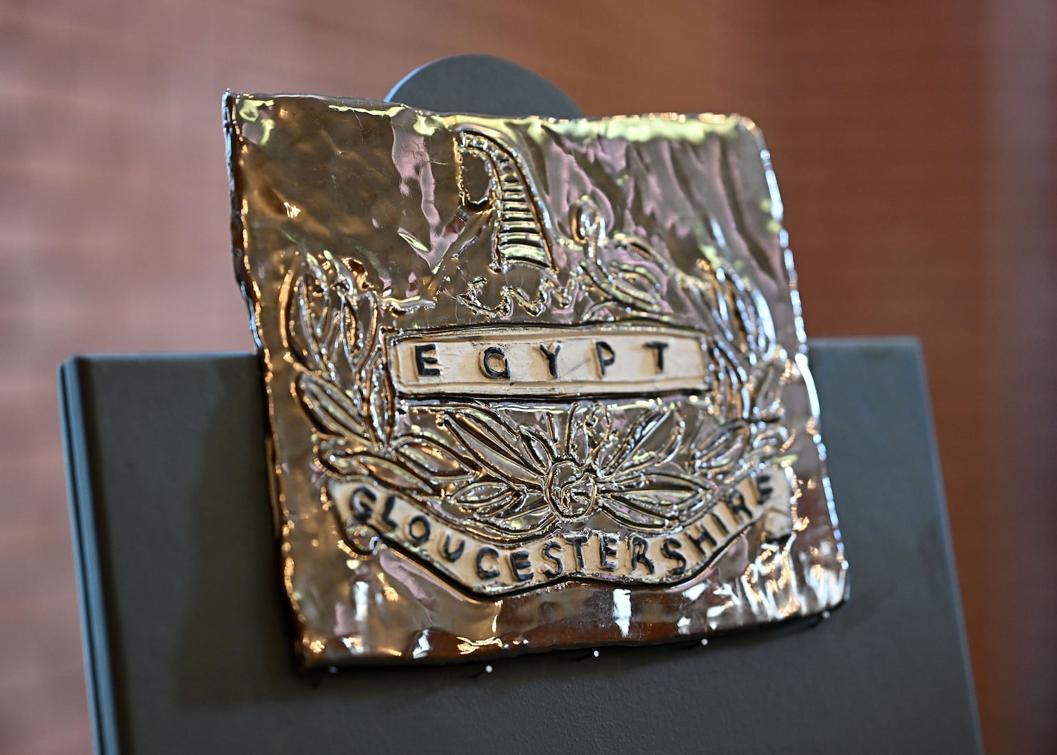 Ex-soldiers craft clay badges for prison art exhibition revealing ...