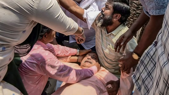 TMC MP Kalyan Banerjee alleges BJP supportersattacked, injured him outside police station