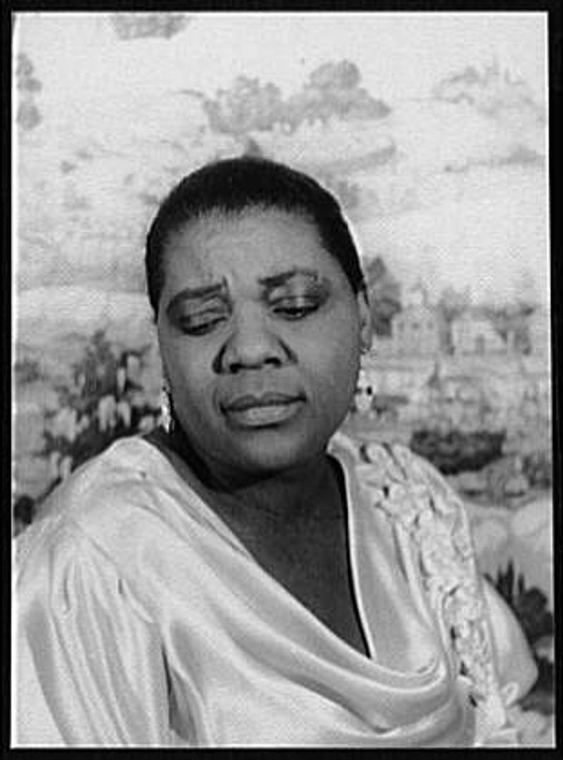 10 music icons who died famous but nearly broke