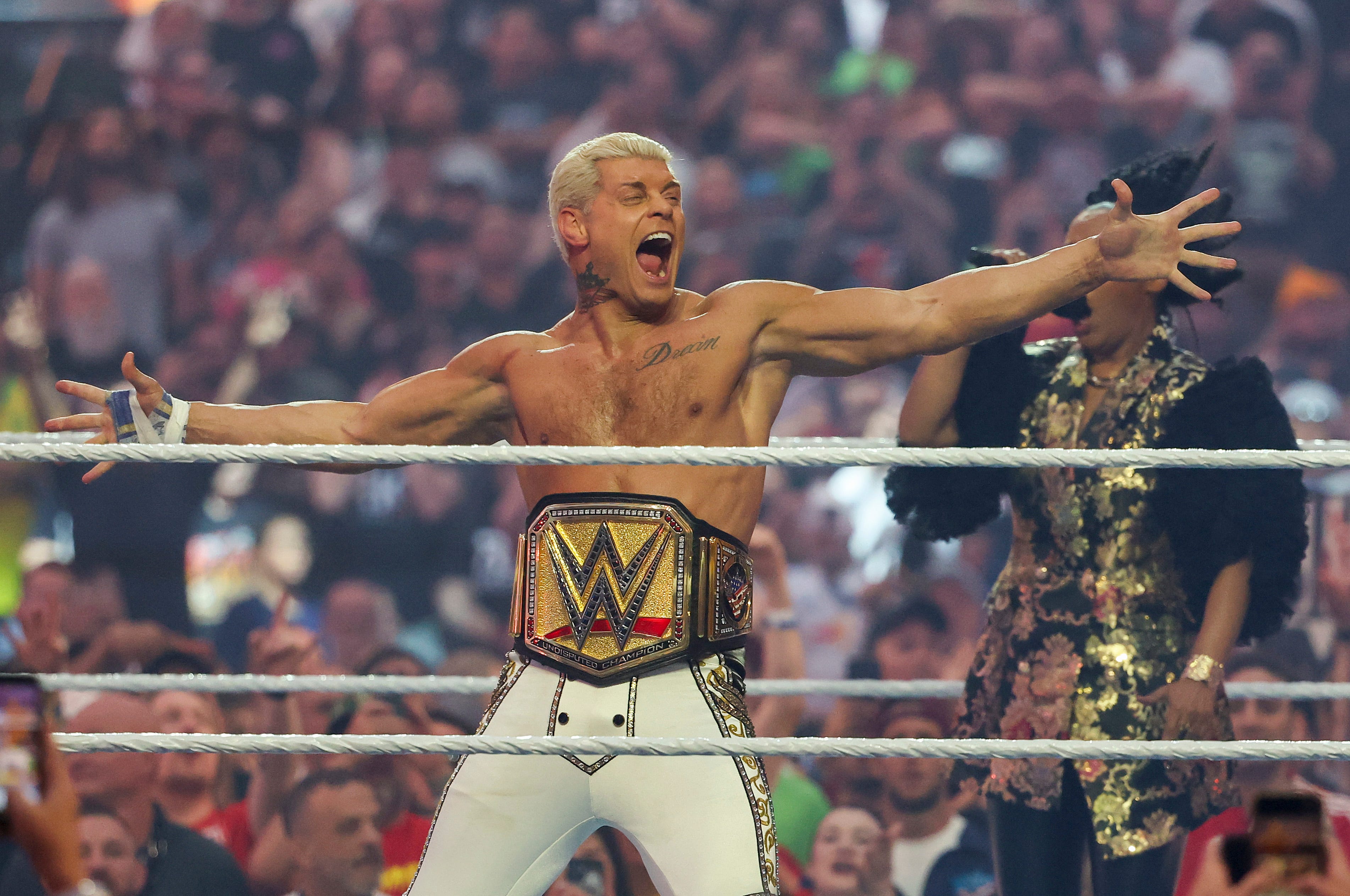 What time is SmackDown tonight? Where is SmackDown tonight