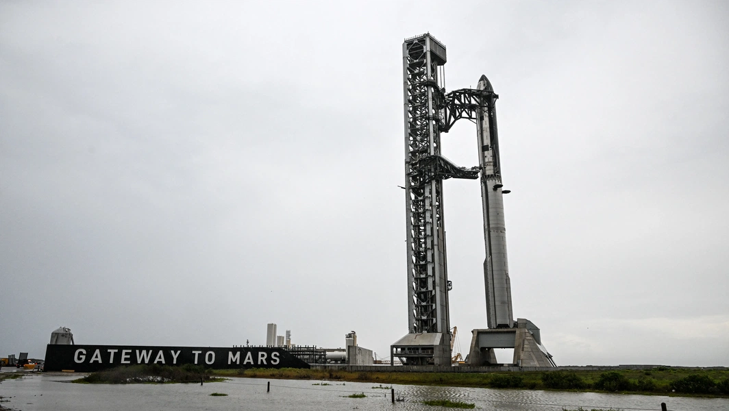 Musk weighs SpaceX–Tesla mega-merger before record IPO