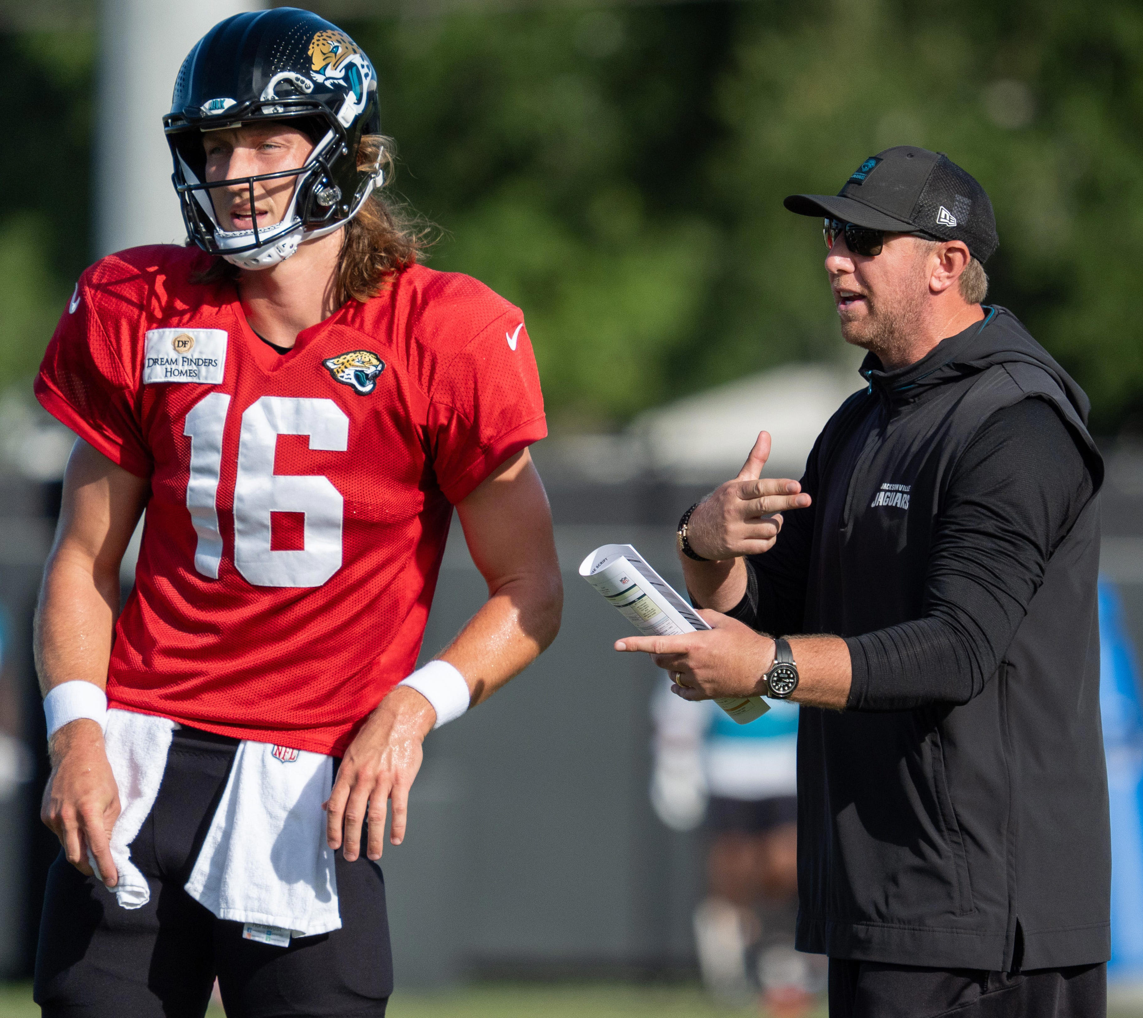 Jaguars' Liam Coen praises Trevor Lawrence's growing confidence