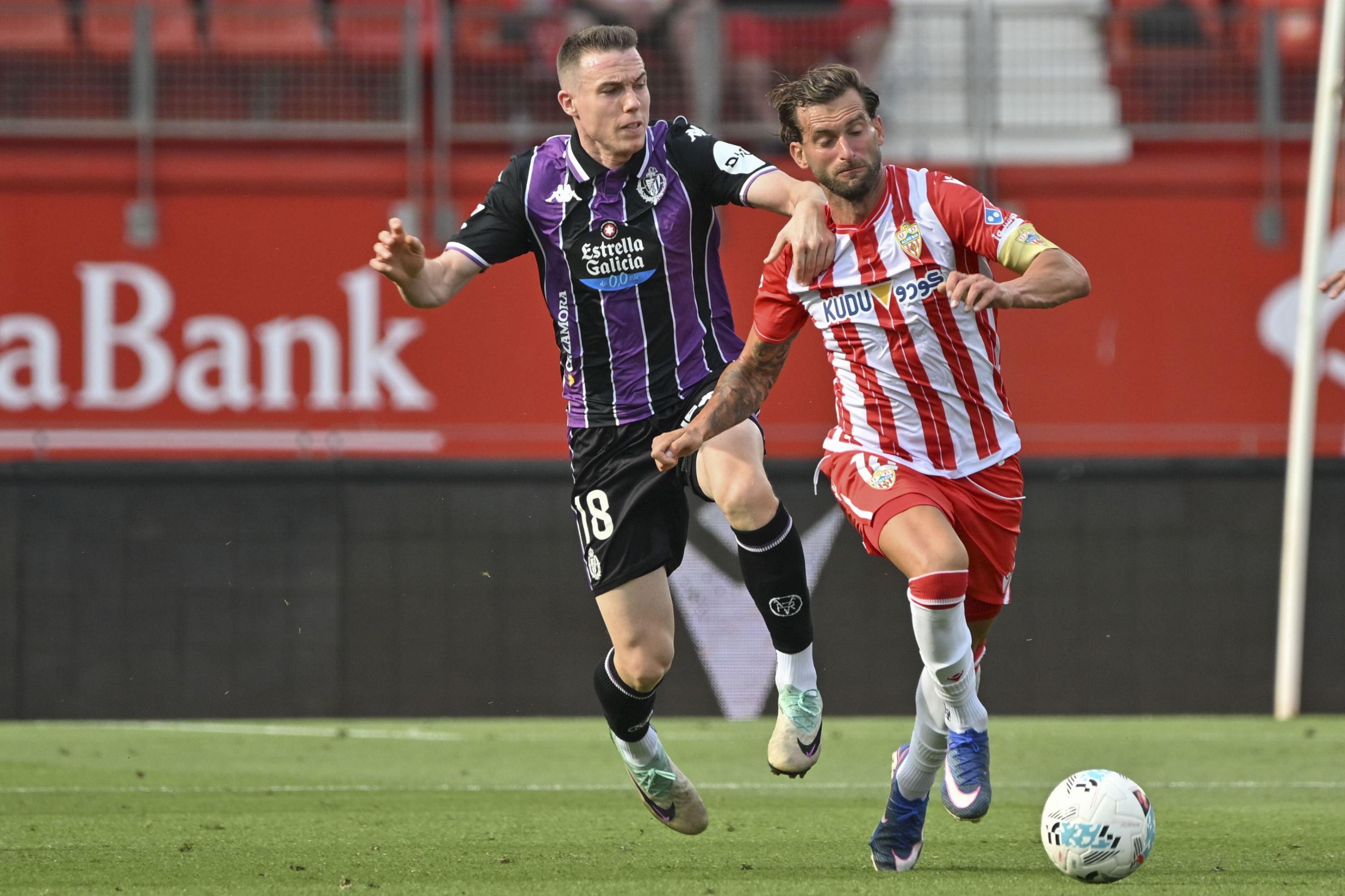 1-0: El Almería gana sufriendo y jugará el playoff por el ascenso