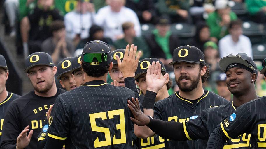 Oregon Ducks vs. Oregon State Beavers: Live score updates for Eugene ...