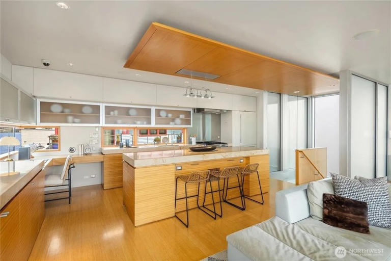 Designer floating home in Seattle with ‘rare’ underwater basement gets ...