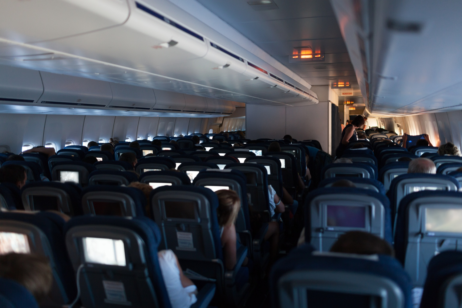 What flight attendants quietly notice about you — and the simple things ...